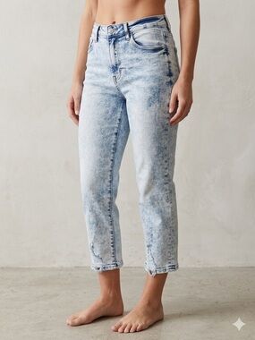 Risen Acid Wash Retro vibe Capri jeans size 11.
